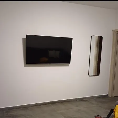 Exclusive Ladadika 3 *